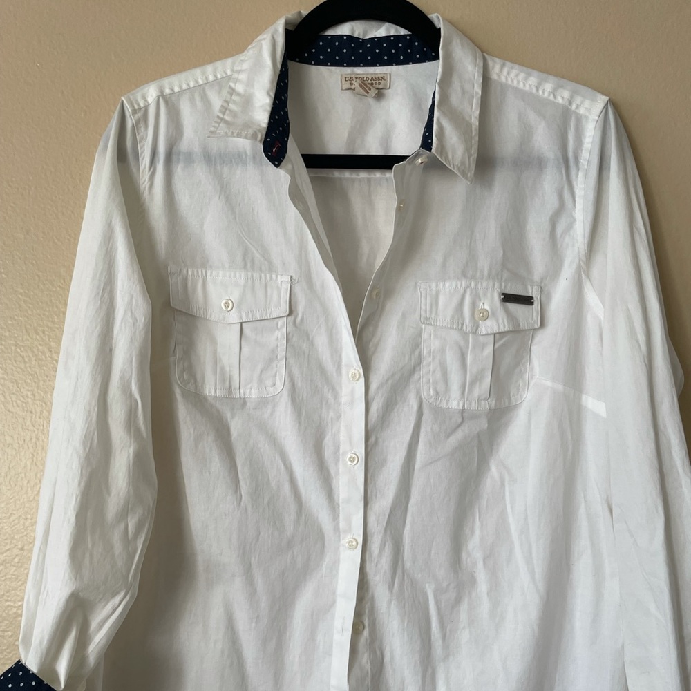 US pollo button up white tshirt with navy blue accents size large